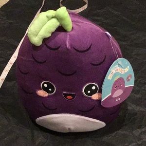 Exclusive Knotts Berry Farm boysenberry Squishmallow Liz purple. New with tags